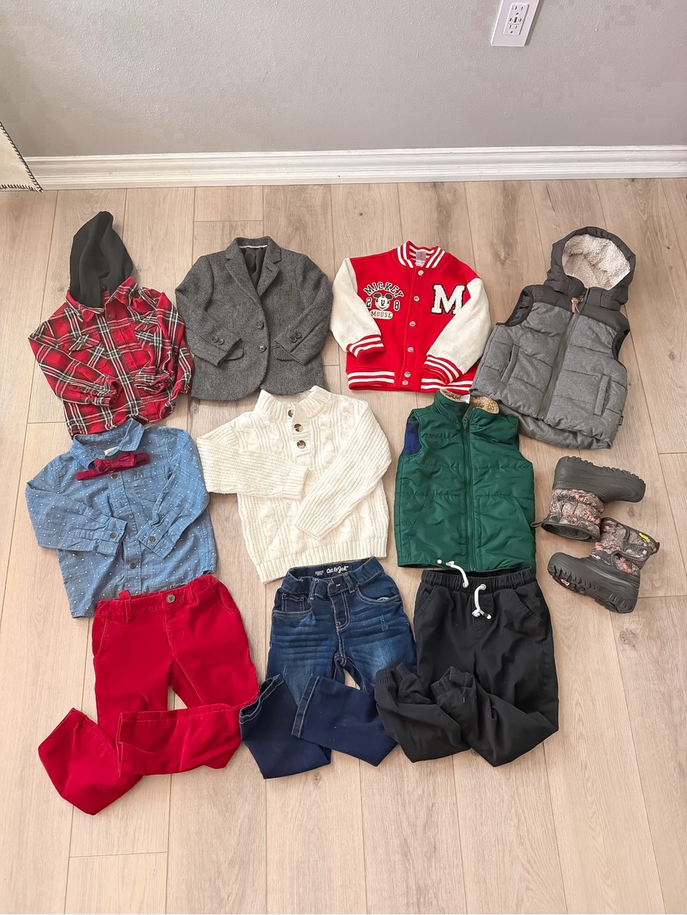 BOYS TRENDY AND STYLISH FALL WINTER HOLIDAY CHRISTMAS CLOTHING BUNDLE SIZE 4T